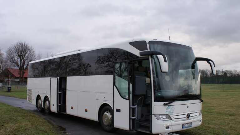 Autobus Mercedes Tourismo wynajem na wycieczki