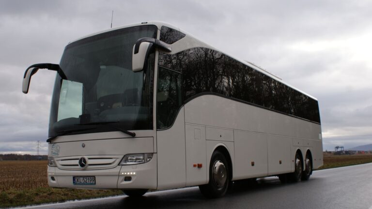 Autobus Mercedes Tourismo wynajem na wycieczki
