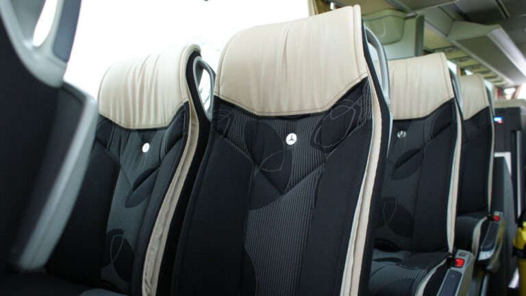 Autobus Mercedes Tourismo wynajem na wycieczki